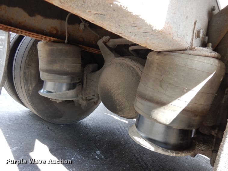 image for item HX9560 1999 Freightliner FL112  tank truck