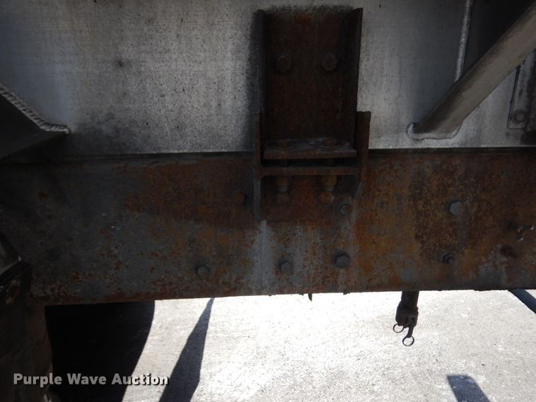 image for item HX9560 1999 Freightliner FL112  tank truck