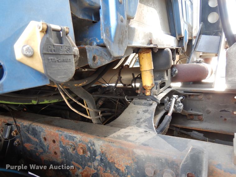 image for item HX9560 1999 Freightliner FL112  tank truck