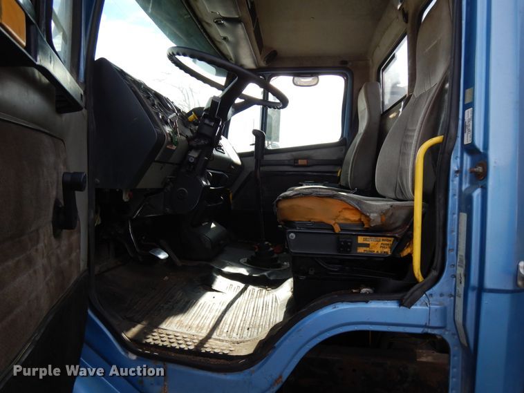 image for item HX9560 1999 Freightliner FL112  tank truck