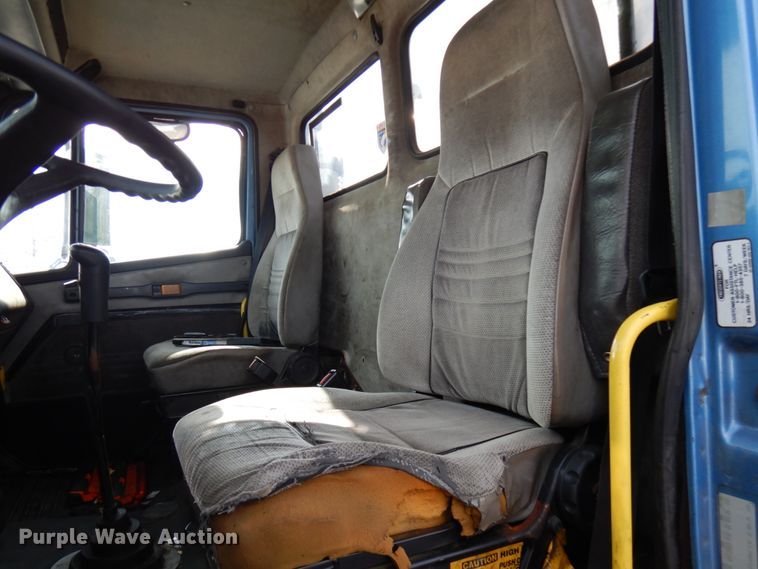 image for item HX9560 1999 Freightliner FL112  tank truck