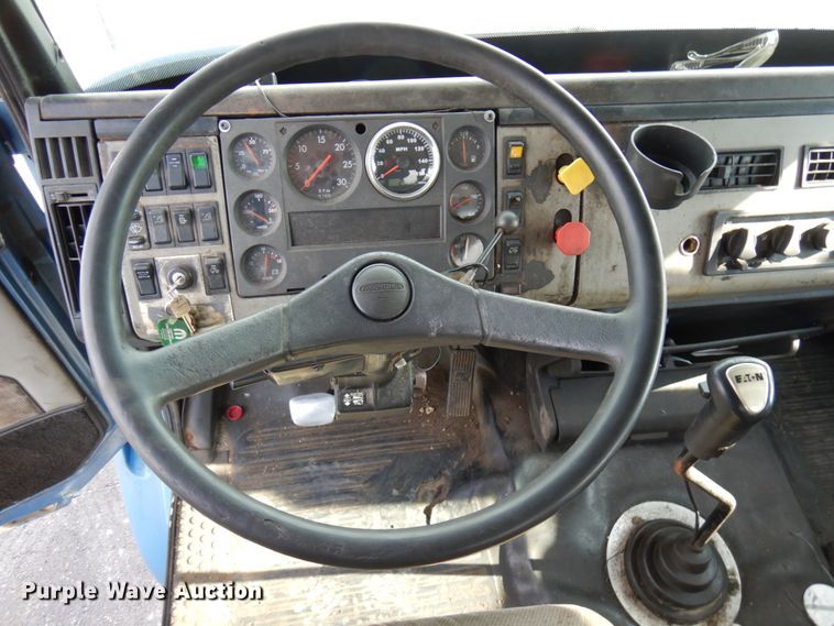 image for item HX9560 1999 Freightliner FL112  tank truck