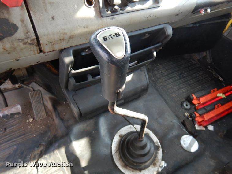 image for item HX9560 1999 Freightliner FL112  tank truck