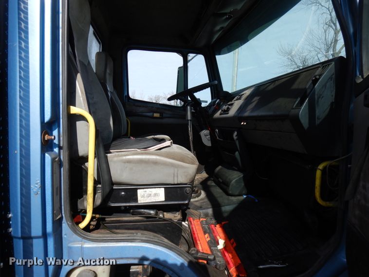 image for item HX9560 1999 Freightliner FL112  tank truck