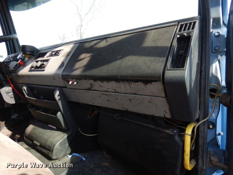 image for item HX9560 1999 Freightliner FL112  tank truck