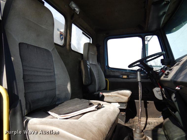 image for item HX9560 1999 Freightliner FL112  tank truck