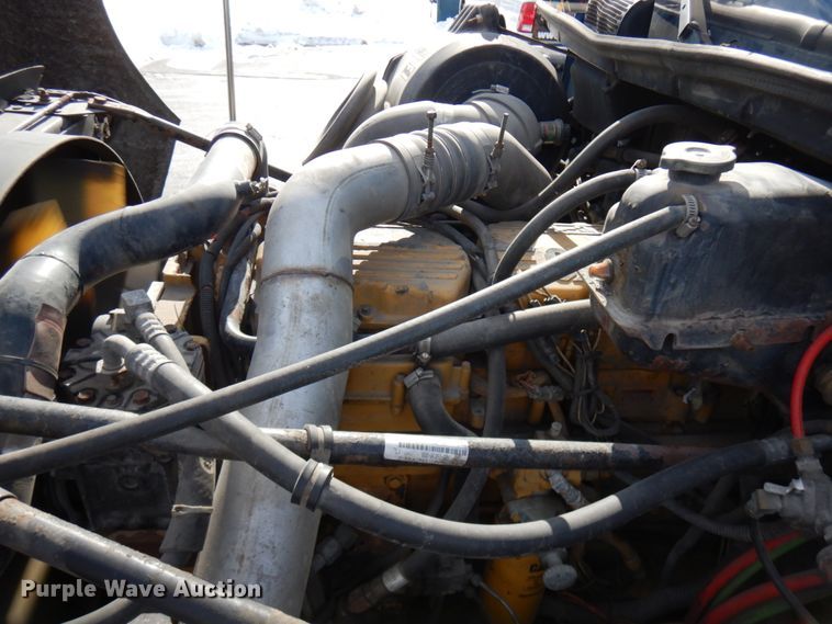 image for item HX9560 1999 Freightliner FL112  tank truck