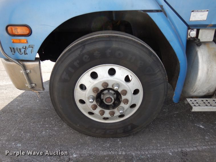 image for item HX9560 1999 Freightliner FL112  tank truck