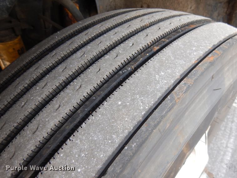 image for item HX9560 1999 Freightliner FL112  tank truck