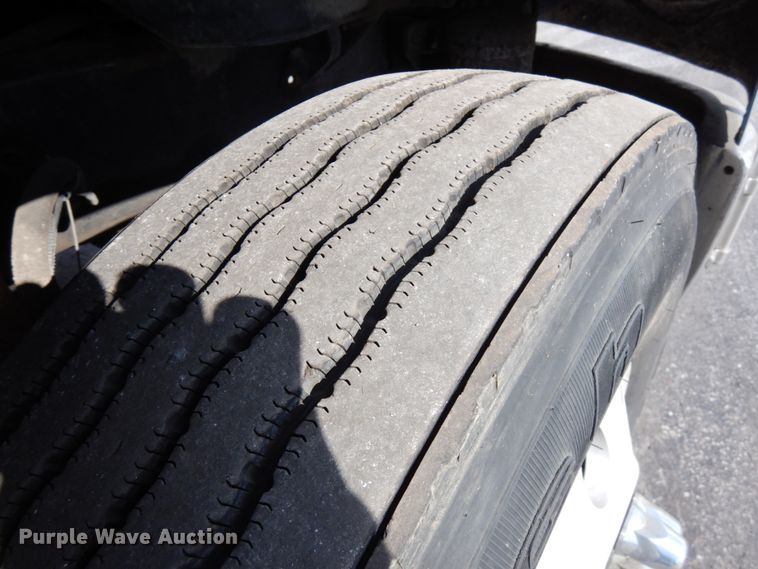 image for item HX9560 1999 Freightliner FL112  tank truck