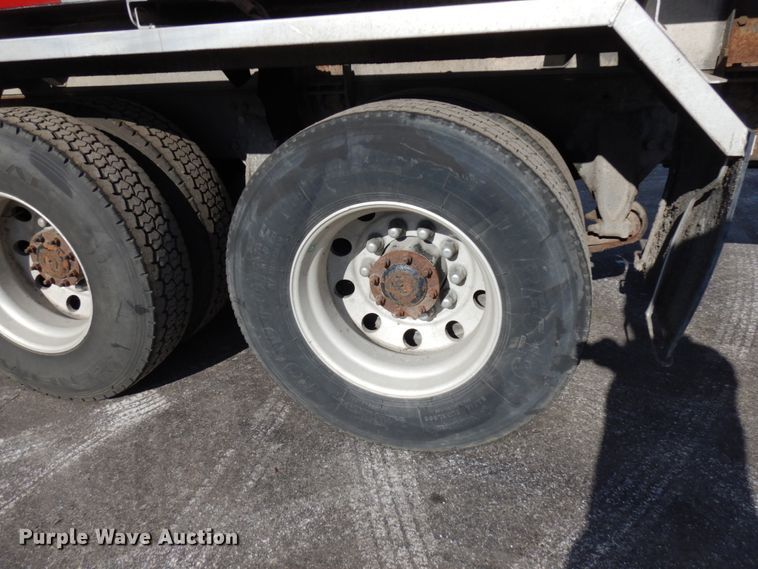 image for item HX9560 1999 Freightliner FL112  tank truck