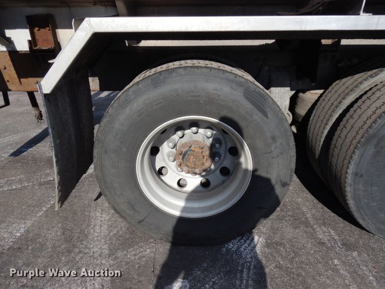 image for item HX9560 1999 Freightliner FL112  tank truck