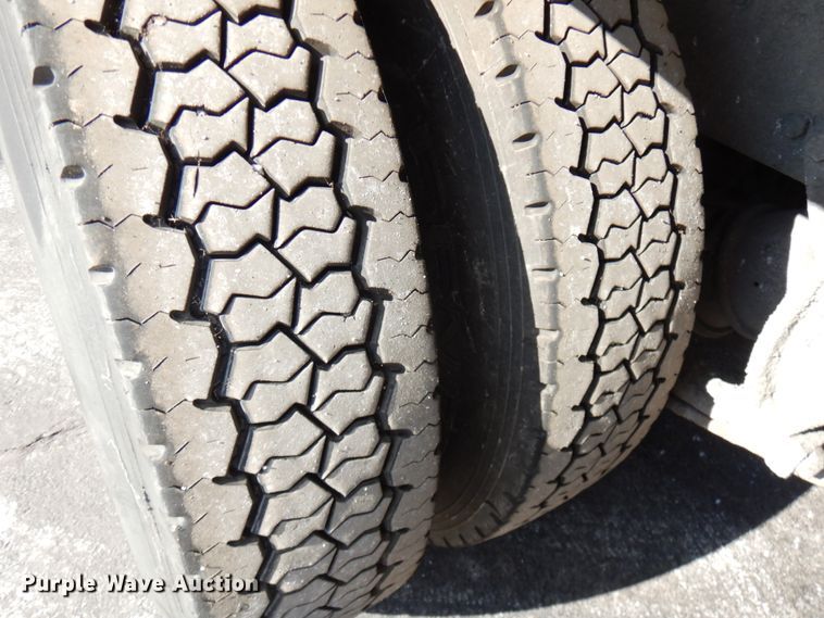 image for item HX9560 1999 Freightliner FL112  tank truck