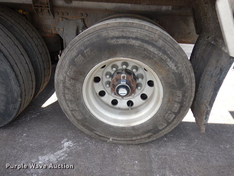 image for item HX9560 1999 Freightliner FL112  tank truck