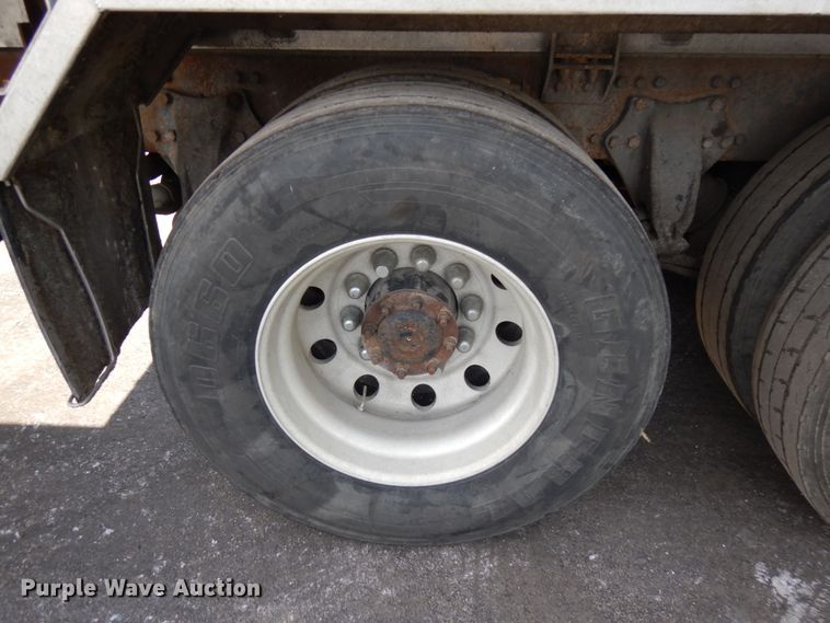 image for item HX9560 1999 Freightliner FL112  tank truck