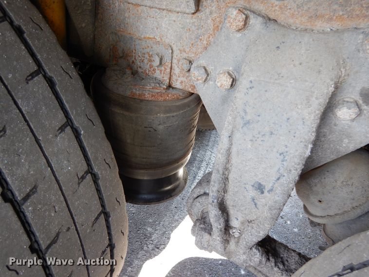 image for item HX9560 1999 Freightliner FL112  tank truck