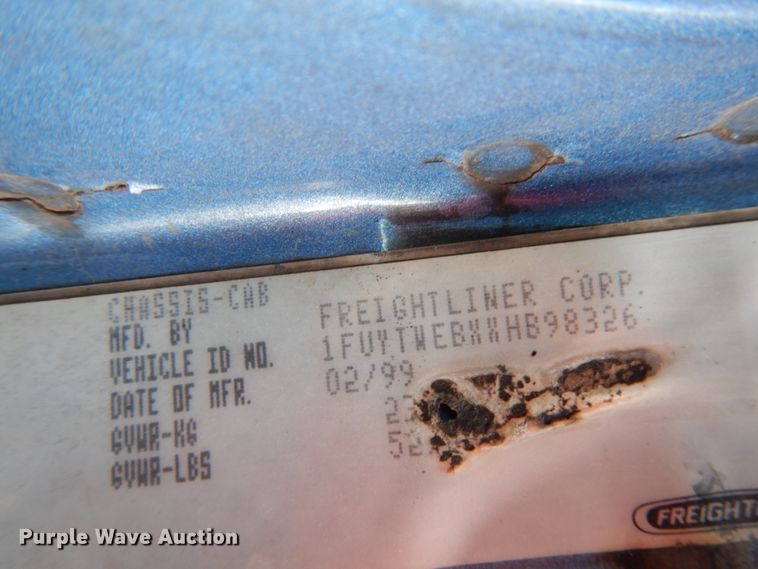 image for item HX9560 1999 Freightliner FL112  tank truck