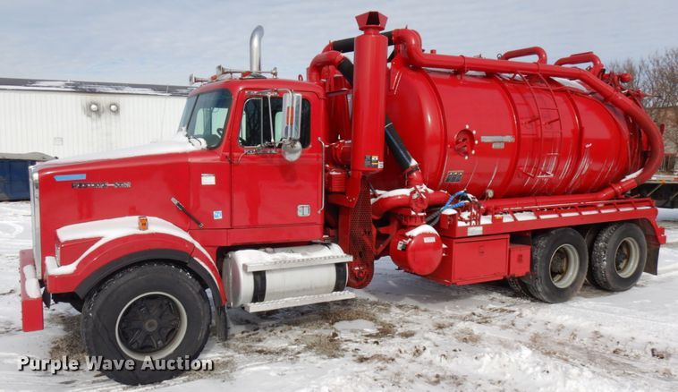 image for item HX9562 1997 Western Star 4800  vacuum truck