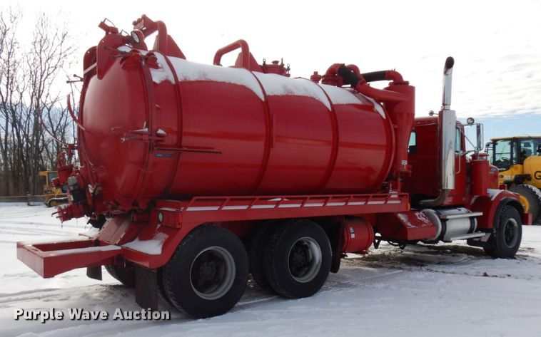 image for item HX9562 1997 Western Star 4800  vacuum truck