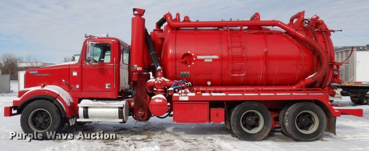 image for item HX9562 1997 Western Star 4800  vacuum truck