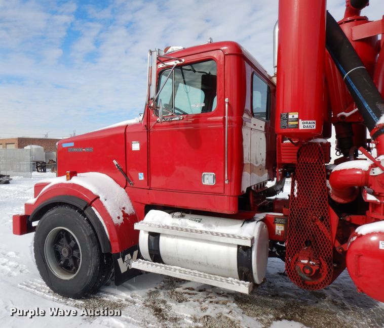 image for item HX9562 1997 Western Star 4800  vacuum truck