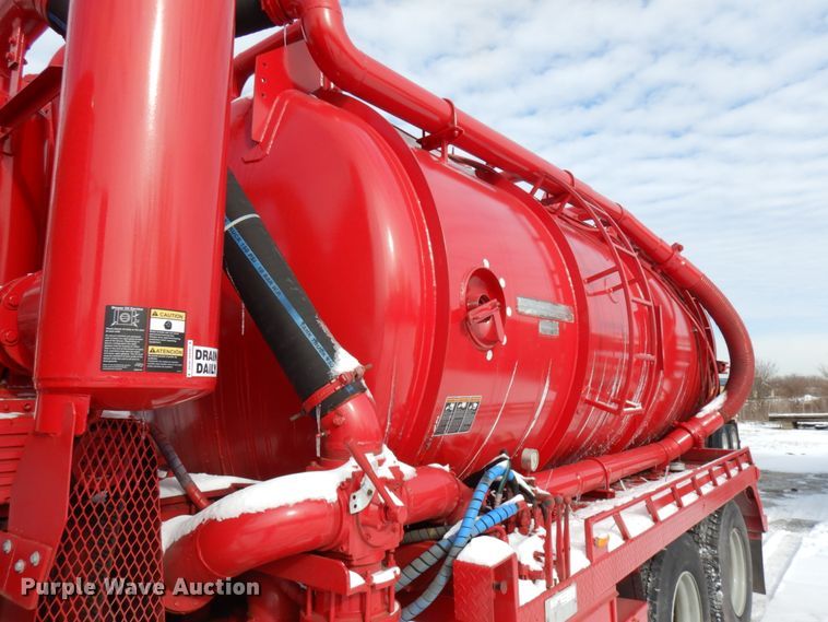 image for item HX9562 1997 Western Star 4800  vacuum truck