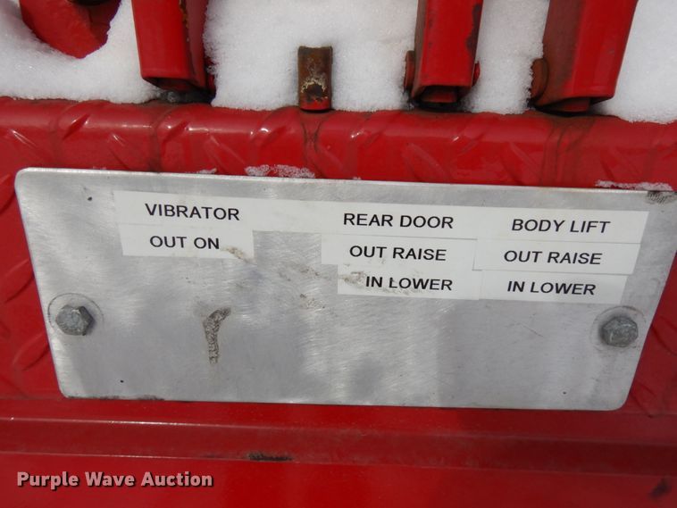 image for item HX9562 1997 Western Star 4800  vacuum truck