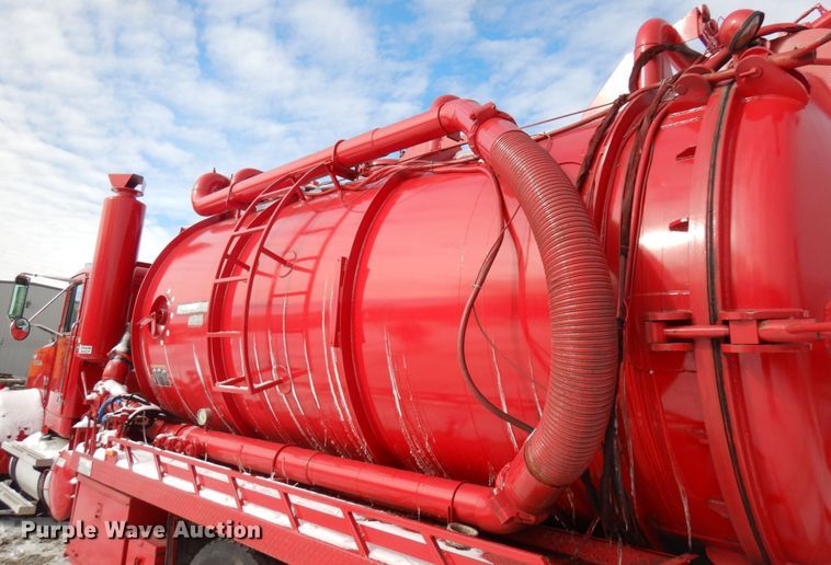 image for item HX9562 1997 Western Star 4800  vacuum truck