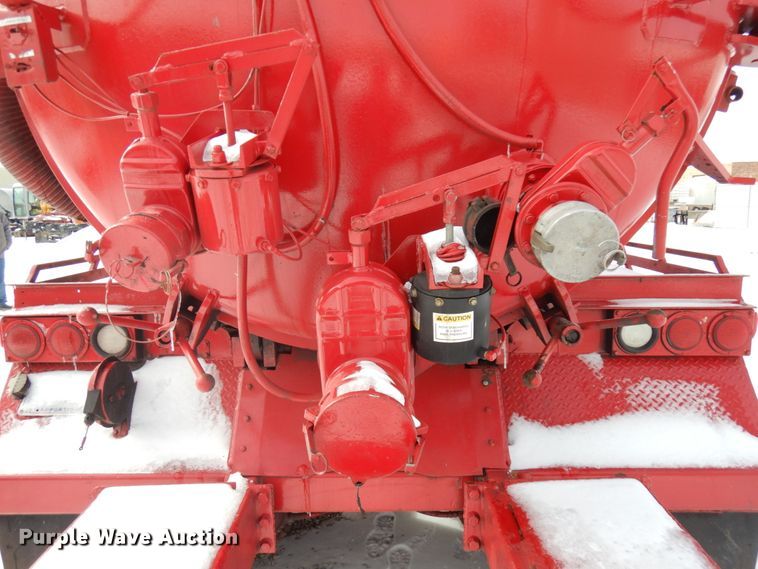 image for item HX9562 1997 Western Star 4800  vacuum truck