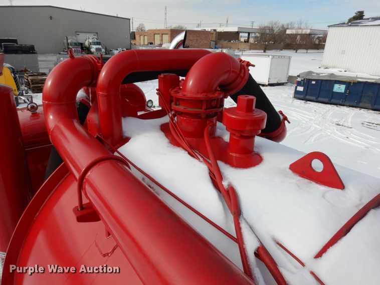 image for item HX9562 1997 Western Star 4800  vacuum truck