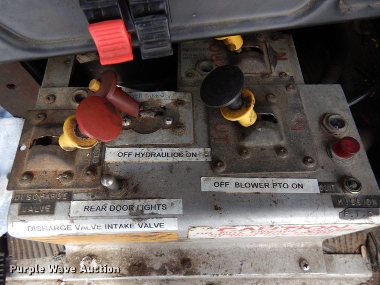 image for item HX9562 1997 Western Star 4800  vacuum truck