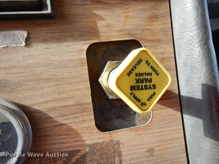 image for item HX9562 1997 Western Star 4800  vacuum truck