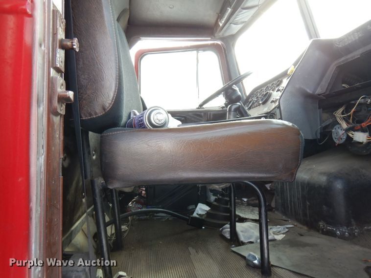 image for item HX9562 1997 Western Star 4800  vacuum truck