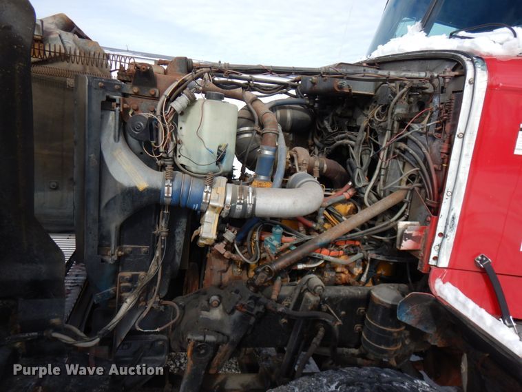 image for item HX9562 1997 Western Star 4800  vacuum truck