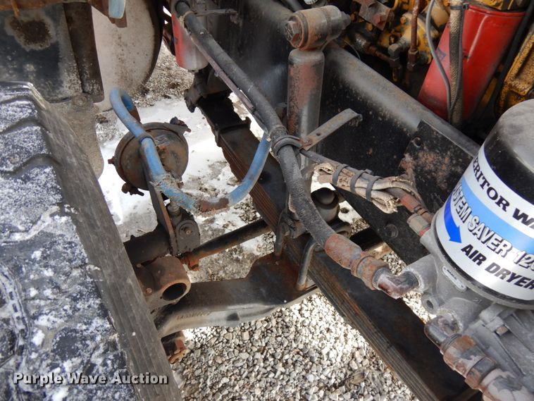 image for item HX9562 1997 Western Star 4800  vacuum truck