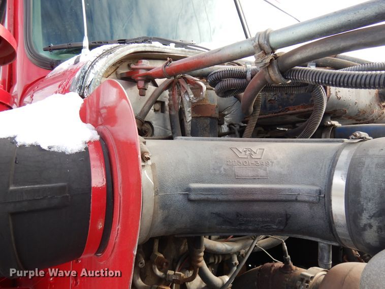 image for item HX9562 1997 Western Star 4800  vacuum truck