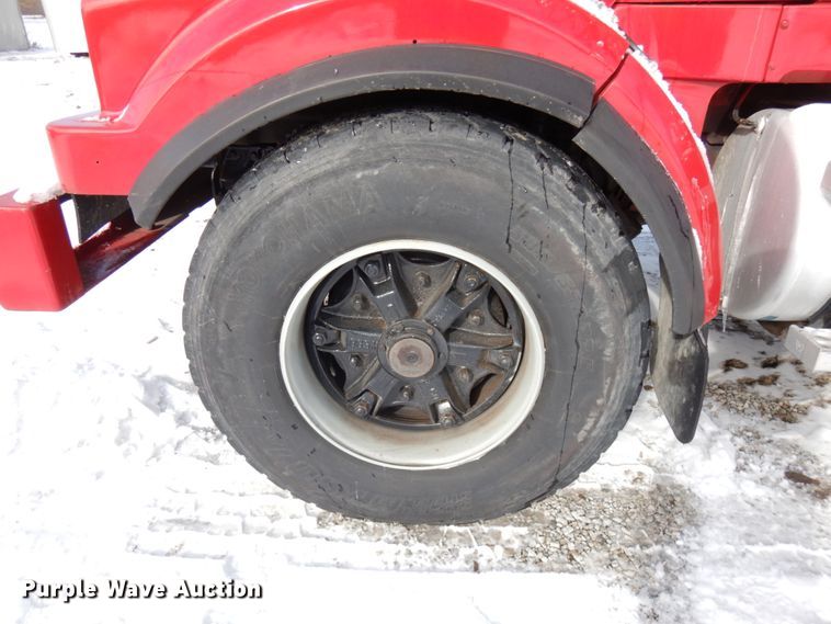 image for item HX9562 1997 Western Star 4800  vacuum truck