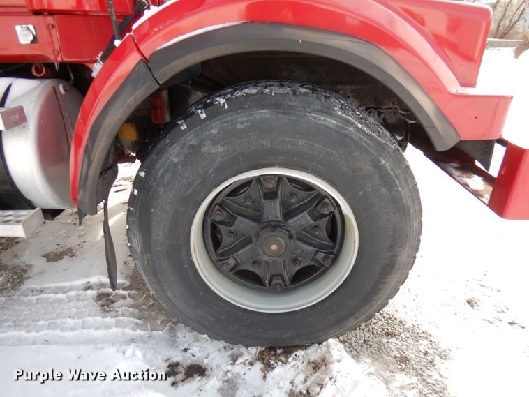 image for item HX9562 1997 Western Star 4800  vacuum truck