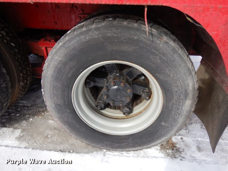 image for item HX9562 1997 Western Star 4800  vacuum truck