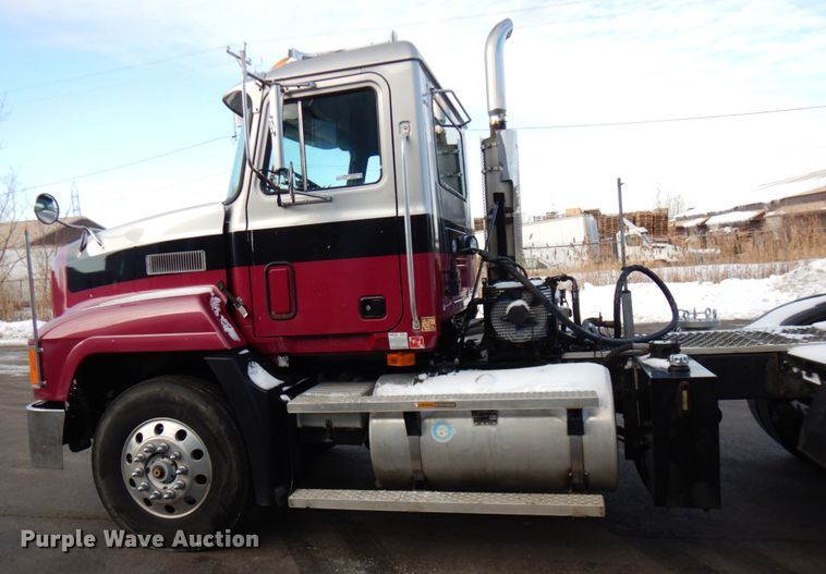 image for item HX9564 1998 Mack CH613  semi truck