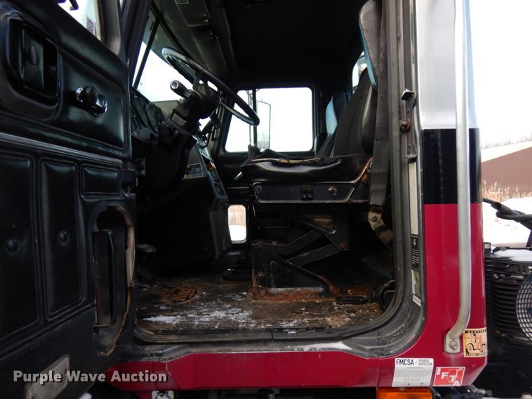 image for item HX9564 1998 Mack CH613  semi truck