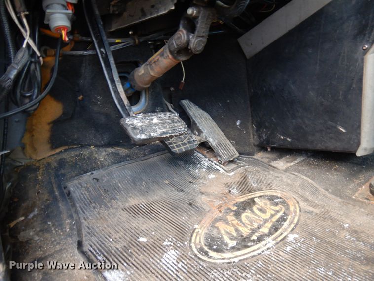 image for item HX9564 1998 Mack CH613  semi truck