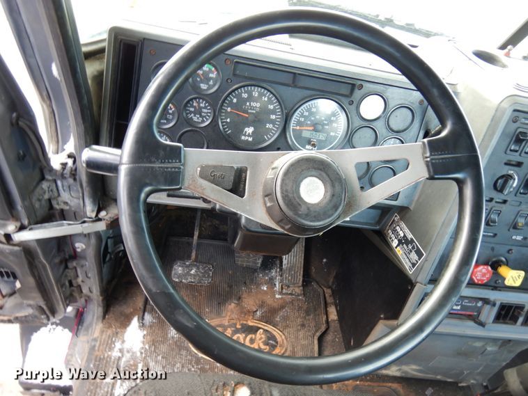 image for item HX9564 1998 Mack CH613  semi truck