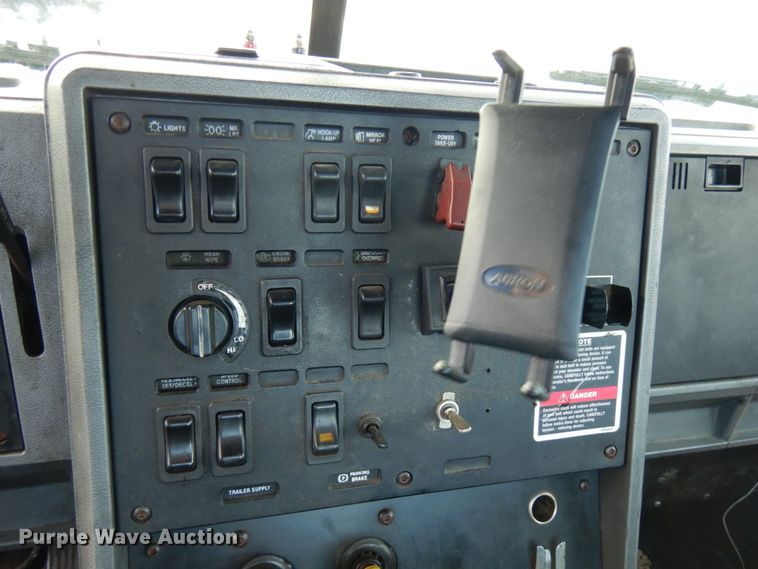 image for item HX9564 1998 Mack CH613  semi truck