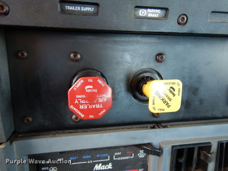 image for item HX9564 1998 Mack CH613  semi truck