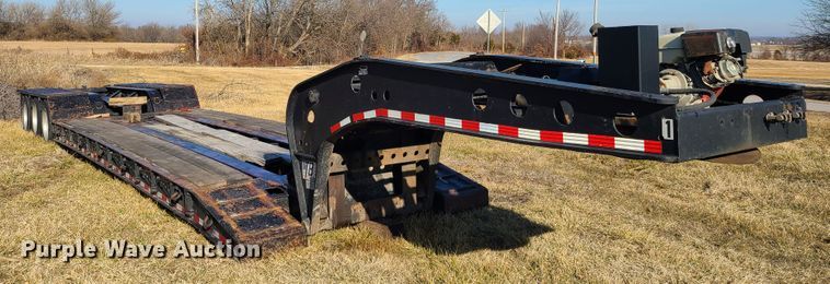 image for item IA9257 2000 Fontaine lowboy equipment trailer