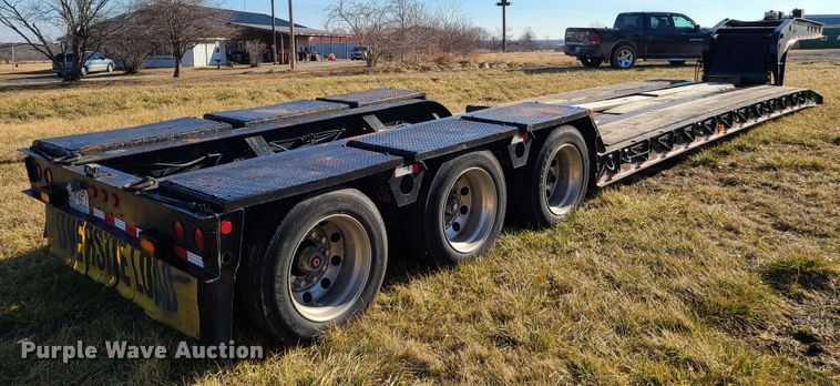 image for item IA9257 2000 Fontaine lowboy equipment trailer