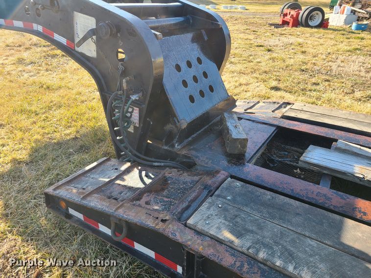 image for item IA9257 2000 Fontaine lowboy equipment trailer