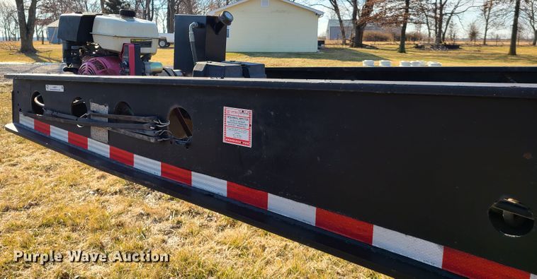 image for item IA9257 2000 Fontaine lowboy equipment trailer