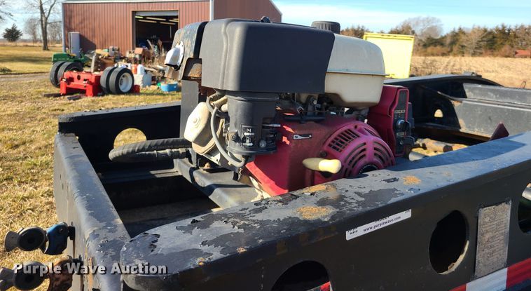 image for item IA9257 2000 Fontaine lowboy equipment trailer